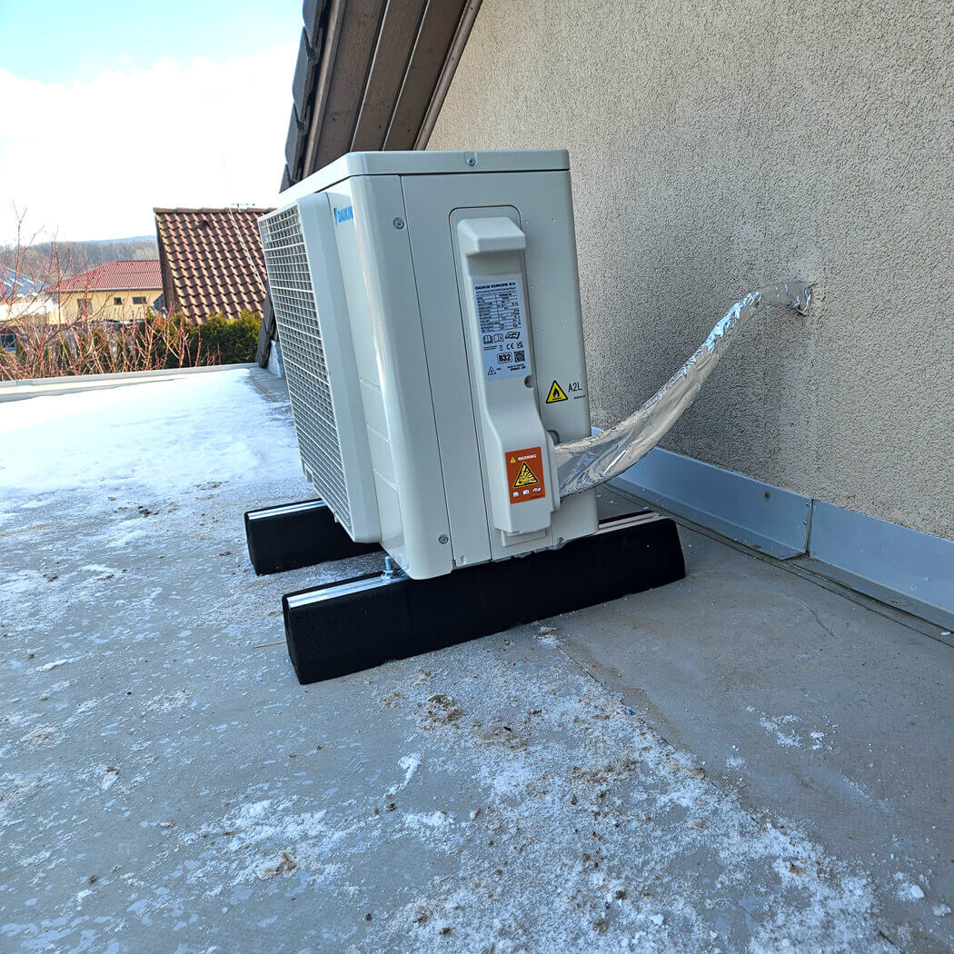 Ukázka venkovní klimatizační jednotky Ukázka venkovní klimatizační jednotky